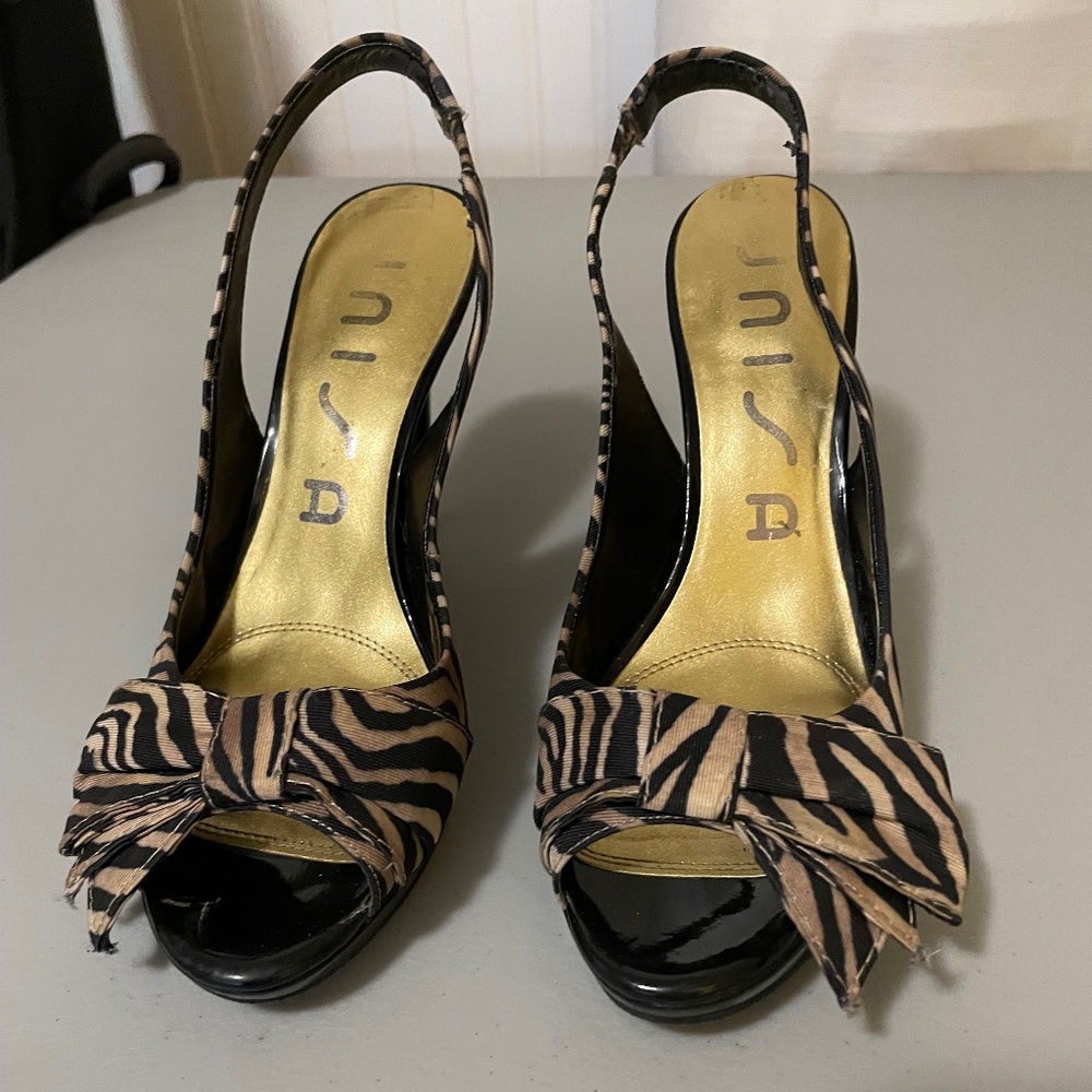 UNISA Black and Beige Tiger Print Ribbon Tie Peep Toe Slingback Heels Size 8